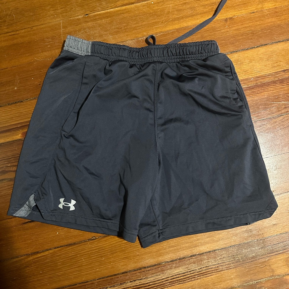 Under Armour Running and Gym Shorts - Color Gray - Size Medium